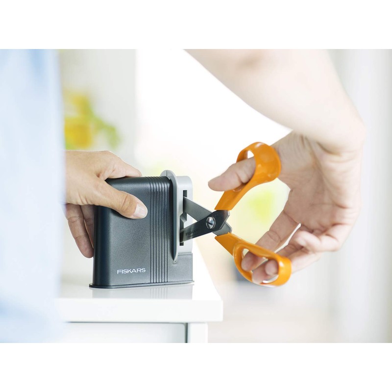 Fiskars Scherenschärfer, Für Rechtshänderscheren, Keramik-Schleifköpfe/Kunststoff-Gehäuse, Schwarz/Grau, 1005137