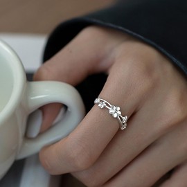 Niaspi Garden Daisy Flower Ring for Women Silver Hypoallergenic Minimalist Elegant Cherry Blossom Twisted Finger Ring Dainty Adjustable Trendy Comfort Fit Index Finger Ring Jewelry
