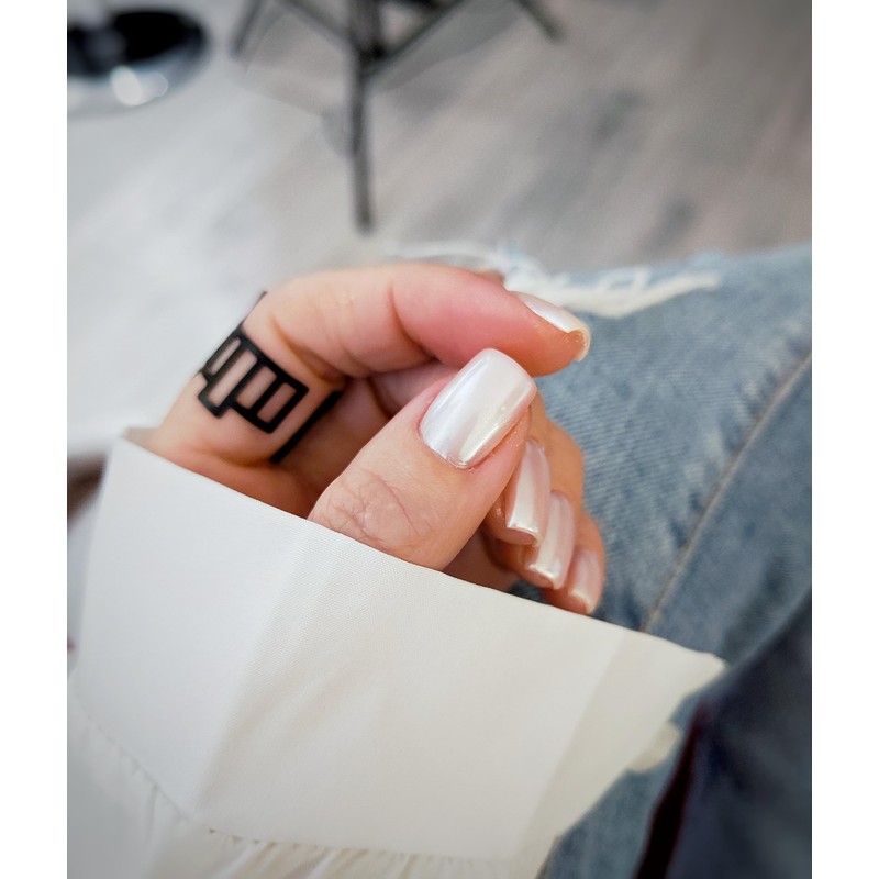 Hailey Bieber Glazed Doughnut Nails Chrome Powder White Powder White