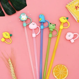 2Pcs Green Cute Frog Straw Tips Cover,Silicone Animals Straw Cover,Cartoon Straw Topper,Reusable Drinking Straw Cover,Dust Proof Straw Plugs for Straws Outdoor Home Kitchen Party Decor Straws(6-8 mm)
