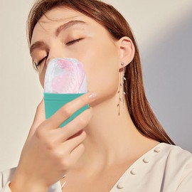 Vanyibro Face Ice Roller & Gua Sha Stone Set for Face/Eye/Neck to Brighten Tighten Skin Enhance Your Natural Glow De-Puff The Eye Area Birthday Gifts for Women Skincare Massager (Green)