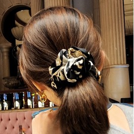 (2 types) Burnaby Luxury Black Green Point Scrunchy Black / (2종) 버나비 럭셔리 블랙 그린 포인트 스크런치 블랙