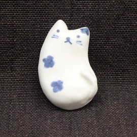 Craftmanhouse Made in Japan Handmade Handwritten Dyed Cat Pottery Chopsticks Rest Hana