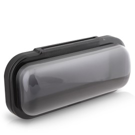 Pyle protector de radio resistente al agua, con ventana abatible. Incluye set de montaje. Negro