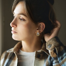 Aprilery 18K Gold Plated Stud Pearl Earrings for Women, Fashion White Pearl Stud Earrings Jewelry Accessory Gifts for Her (Hollow Cone)