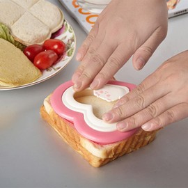 Heart Sandwich Cutter and Sealer Bread Sandwich Maker Cutters Make DIY Pocket Sandwiches Mold Sandwich Maker for Kids and Family Kitchen