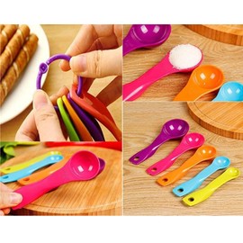 PARENCE.- Set di 5 misurini in plastica colorata - da 1 a 15 ml/g - Misurino da cucina e pasticceria con anello per appendere - Dispenser preciso