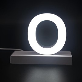Letra magnética LED, conector regulable sensible al tacto, símbolo de corazón o conector de entrada de alimentación, embalaje listo para regalo para decoración de habitación y eventos (luz fría "O",