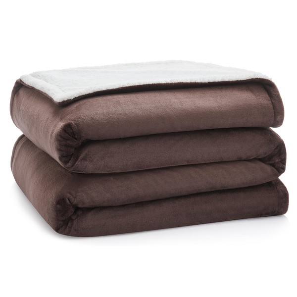 CASUAL LIVING 32598 Plush Throw Blanket Home and Hotel Luxury