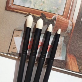 Matte Black Shadow Brush - Base & Nose Shading Brush / 매트블랙 섀도우 브러쉬 - 베이스&노즈쉐이딩 브러쉬