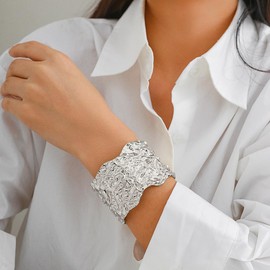 Chargances Boho Hammered Chunky Cuff Bracelet Silver Open Wide Bangle Trendy Minimalist Bangle Jewelry Gift for Women(Silver)