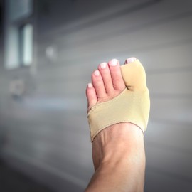 Jaws Podiatry Compression Bunion Preventor - Bunion Corrector Relief Sleeve - Bunion Toe Separator For Hallux Valgus and Bunion Support - The Toe Faja (Large)