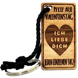 Lieblingsmensch Wooden keyring, model: whistle on Valentine's Day
