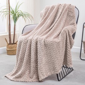 Exclusivo Mezcla Fleece Throw Blanket for Sofa and Bed, 127x178 CM Soft Cozy Jacquard Flannel Blankets, Lightweight Fuzzy Plush Warm Throws for All Seasons, Camel