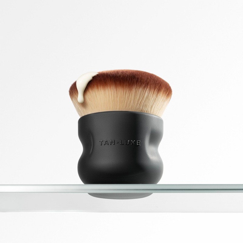 Tan-Luxe The Kabuki Brush Face and Body Self-Tanning Brush with