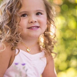 IEFWELL Gold Locket Necklace for Women, 14K Gold Plated Heart Necklaces with Initials I Picture Necklace for Teen Girls Gifts Heart Initial Necklaces for Teen Girls Jewelry for Girls