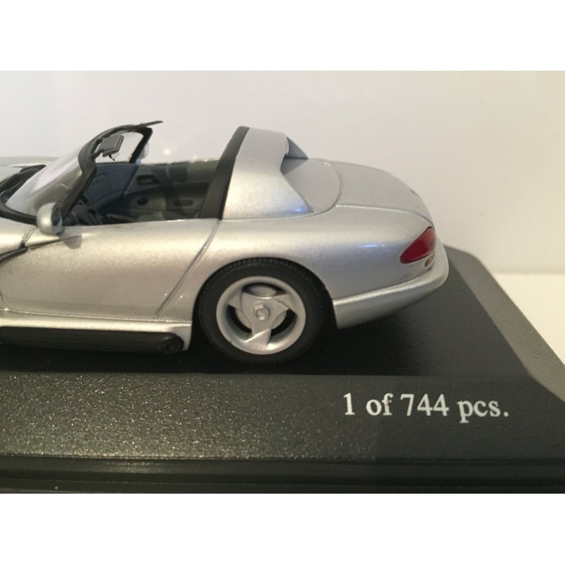 MINICHAMPS 430144034 - Dodge Viper Cabriolet, Maßstab: 1:43, Silber