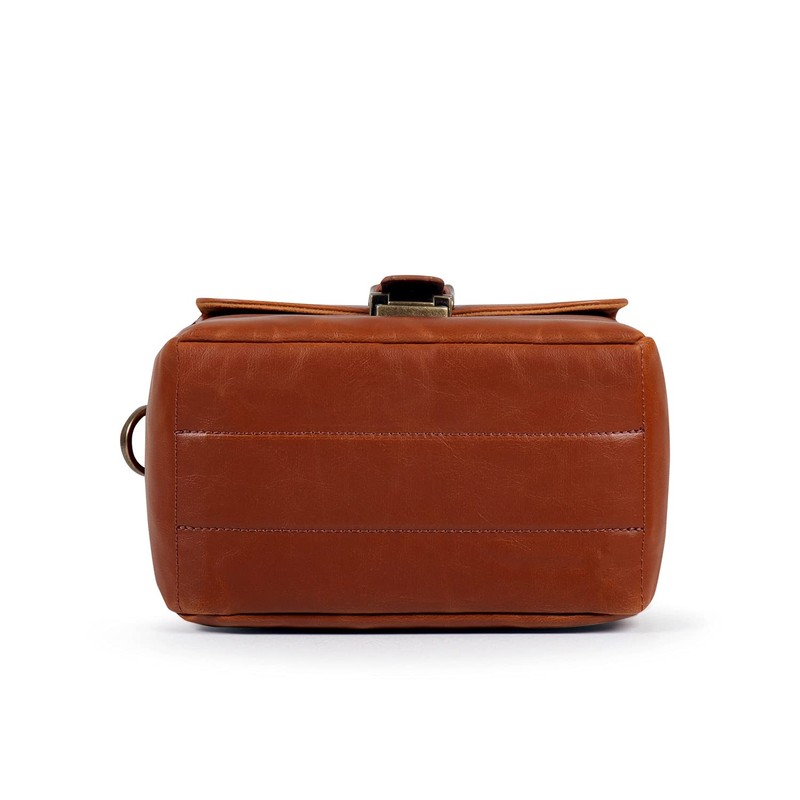 MegaGear Leather Camera Messenger Bag for Mirrorless, Instant & DSLR