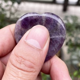 Fekuar Natural Amethyst Thumb Worry Stone, Hand Carved Healing Crystal Heart Shaped Stone for Anxiety Stress Relief Meditation