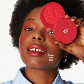 3INA MAKEUP - The No-Rules Powder 244 - Red 3-in-1 Compact Powder with Hyaluronic Acid and Ceramides - Soft Formula