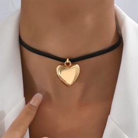Yienate Gothic Heart Velvet Choker Necklace Chain Vintage Black Velvet Choker Necklace Punk Gold Love Heart Pendant Necklace Choker Classic Black Collar Necklaces Jewellery for Women Girls