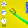 Cepillo de dientes de ortodoncia Curaprox CS 5460: cuidado de