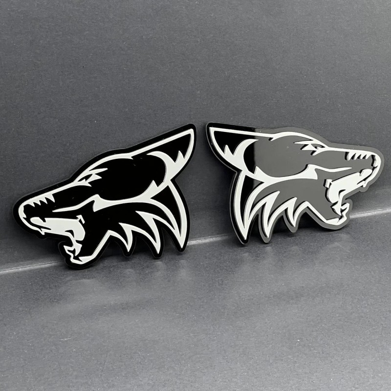 Emblem Badge 2PCS COYOTE Emblem Badges Fender Angry Aggressive Racing