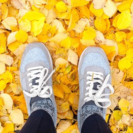 YJRVFINE 2 Pair Solid Color Thick Flat White Shoelaces for Sneakers with Metal Tips 47 inches