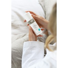 Green People Scent Free Cleanser 150ml | Natural & Organic Sensitive Facial Cleanser & Make-Up Remover | Soothing for Sensitive Skin | Paraben Free, Unscented & Ethanol Free | Cruelty Free & Vegan