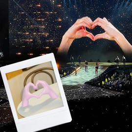 SINTENILL Heart Hands Sculpture, Pink Room Decor Aesthetic for Living Room Bedroom, Love Finger Shelf Decor for Office, Coffee Table, Dresser, Bathroom, Wedding, Party, Gifts for Girl