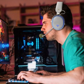 Game Factor HSB600 Audifonos Inalambricos Gamer 2.4GHz Tipo Diadema Bluetooth Almohadillas y Suaves Micrófono Desmontable Control de Volumen con Luz LED 3.5 mm Sonido Envolvente Color Blanco