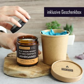 Lustige Deko Duftkerze mit Spruch zum Geburtstag | Handgemacht aus Sojawachs | In Geschenkbox | Nachhaltige Valentinsgeschenk Idee Freunde, Onkel, Tante, Kollegen, BFF |Orange
