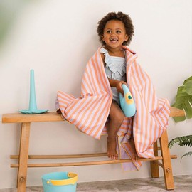 Quut Beach / Pool Towel for Kids with Game - Ultra Fast Drying Microfibre, Sand Free - Compact, Lightweight (Street Lavender, M - 140 x 70 cm)