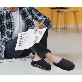 KuaiLu Men's Memory Foam Clog Slippers, Comfortable, Hand-Stitched, Microsuede Slip-On Slippers with Arch Support, Warm Faux Fur-Lined, Rubber Sole, Indoor, Outdoor, black, 44 EU