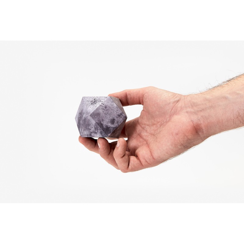 Design by Brendan Ravenhill DYMAXION Foldable Globe / Colour: Earth