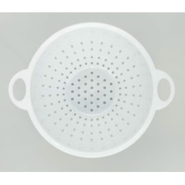 Rocky Mountain Goods White Plastic Colander Bowl with Handle - Deep 5 QT Strainer for Kitchen Vegetables, Pastas, Fruit - BPA Free - Dishwasher Safe