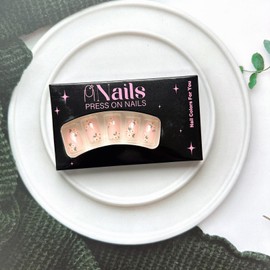 Flower Press on Nails Short Almond Fake Nails Full Cover Oval Shape Nude False Nails with White Flower Designs Glossy Spring Summer Floral Stick on Nails for Women Acrylic Nails Art Decoration