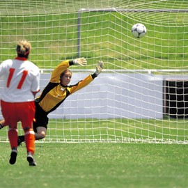 Hominas Football Net, Replacement Net for Football Goal 2.4 x 1.8 m Football Goal Net Polypropylene Fibre Football Goal Net for Sports Match Training