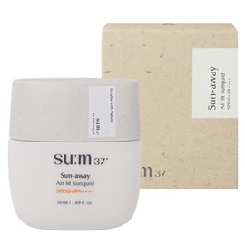 Water-holding sunscreen 50ml that is cool and lightly adheres to the skin. / 피부에 시원하고 가볍게 밀착 워터홀딩 선크림 50ml