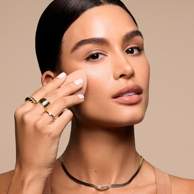 Real Techniques Makeupsaver Sponge, Makeup Blender Sponge For Liquid &