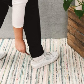 kwmobile Schuhlöffel aus robustem Edelstahl - Metall Schuhanzieher klein stabil - Schuh Anziehhilfe - Reise Schuhlöffel - in Silber