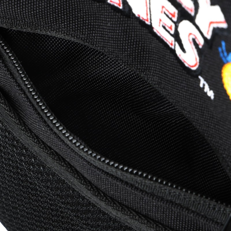 Shoulder bag with mesh pocket