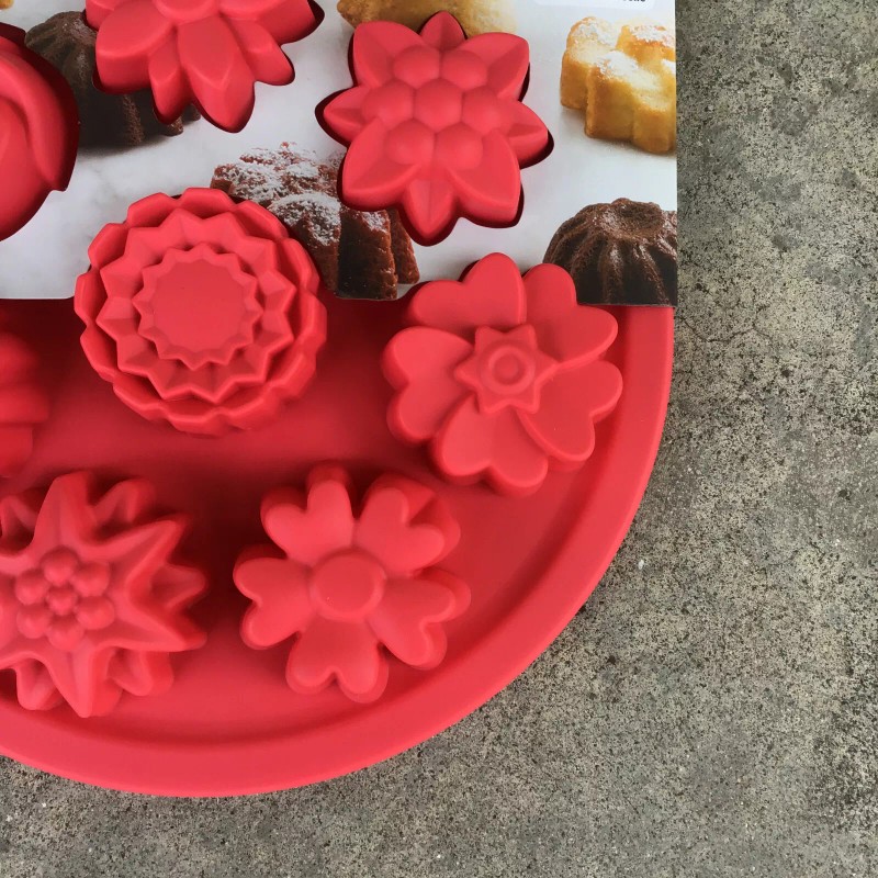 Trudeau Structure Silicone Red Floral Cupcake Pan Mold 8 Flowers