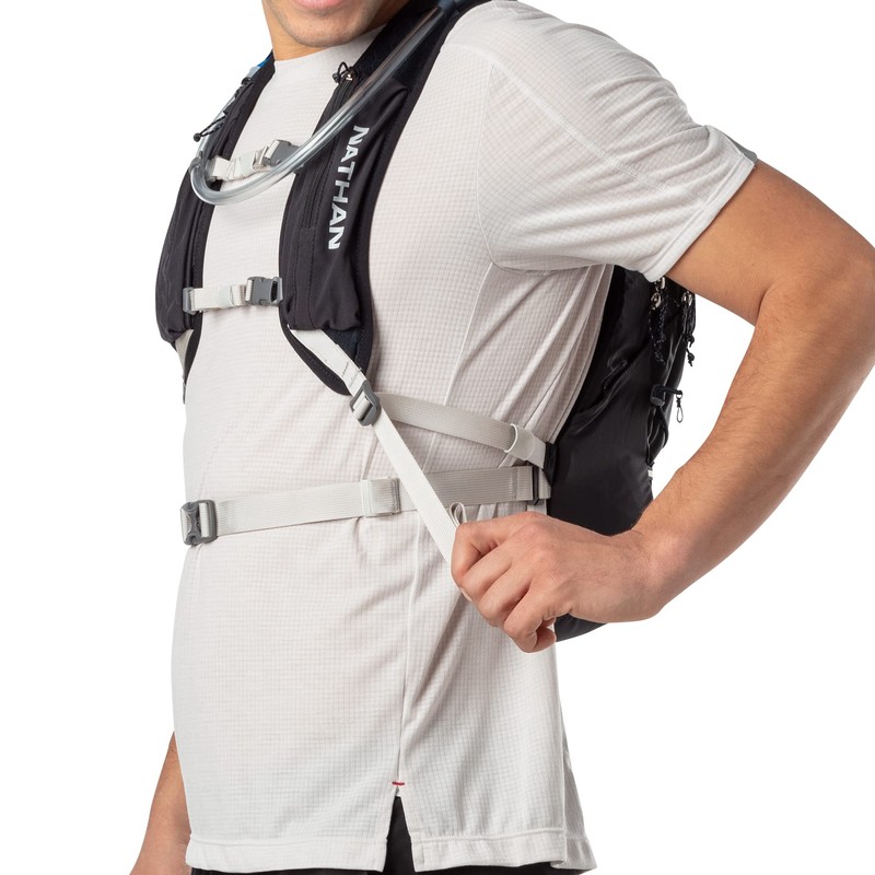 Crossover 15 Liter Hydration Pack Black/Vapor Grey / OSFM