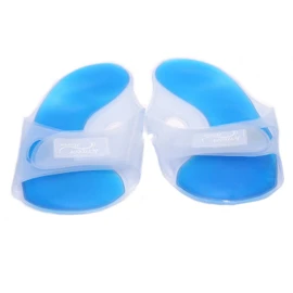 1 pair of cold and warm foot wraps to care for and relieve discomfort in the feet