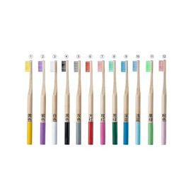 CUCUMBA Set aus Bambus-Zahnbürsten, 4 Zahnbürsten für Erwachsene + 2 Kinderzahnbürsten (Family Pack), weiche Borsten, ergonomisches Design, mehrfarbig