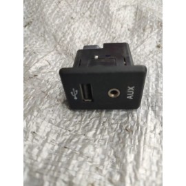 Nissan Enchufe Usb Auxiliar Nissan Versa March Original 2018 2017
