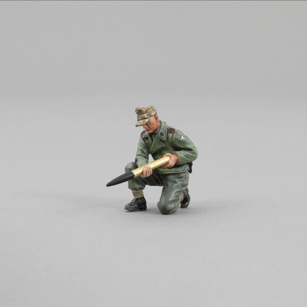 THOMAS GUNN WW2 GERMAN SS161 GERMAN TANK CREW KNEELING LOADING