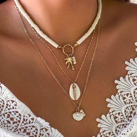 Seashell Starfish Shell Necklace with Natural Beach Jewelry for Women，Ocean Inspired Summer Jewelry Gifts，Lightweight Boho Shell Pendant Necklaces for Beach Vacation Accessories