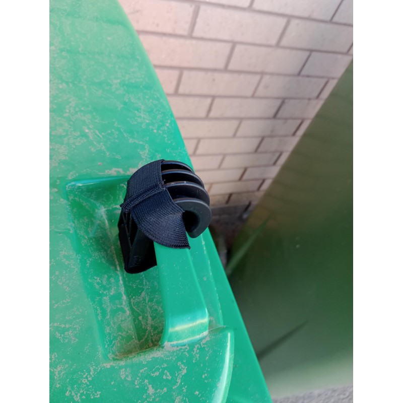 OasisBinClip for wheelie binm lids with or without handles in